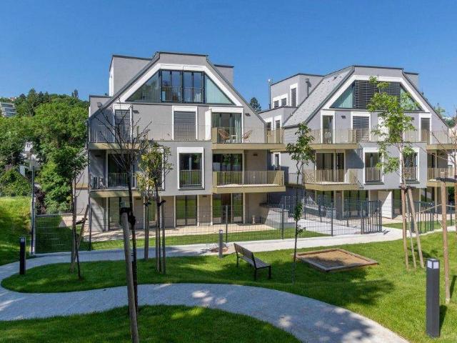 ZWEI Zimmer mit BALKON + GRÜN & RUHIG