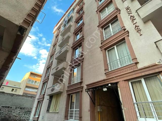 Şeyma Emlaktantan Acil Satılık Merkezde İstasyon Mahallesinde 3+1 Full Daire