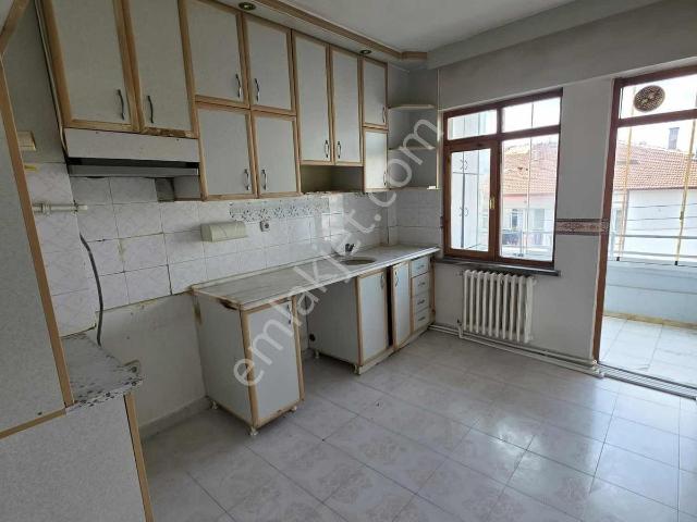Eymen Yapı ata Caddesinde Yol Cepheli 3+1 Kiralık Daire