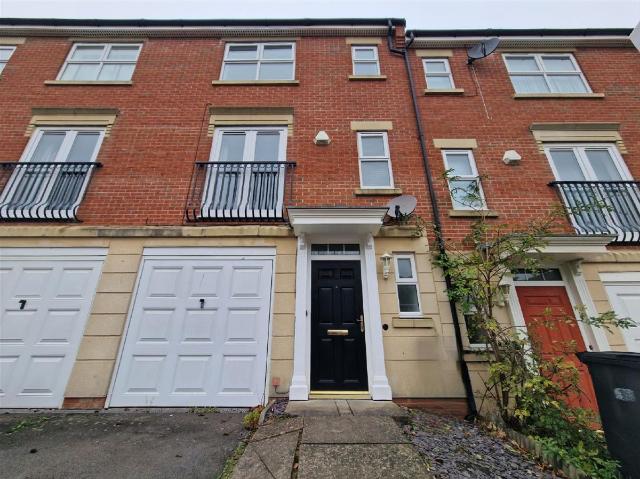 Eyebrook Close, Hamilton, Leicester LE5, 3 bed terraced house to rent, £1,350 pcm | PrimeLocation