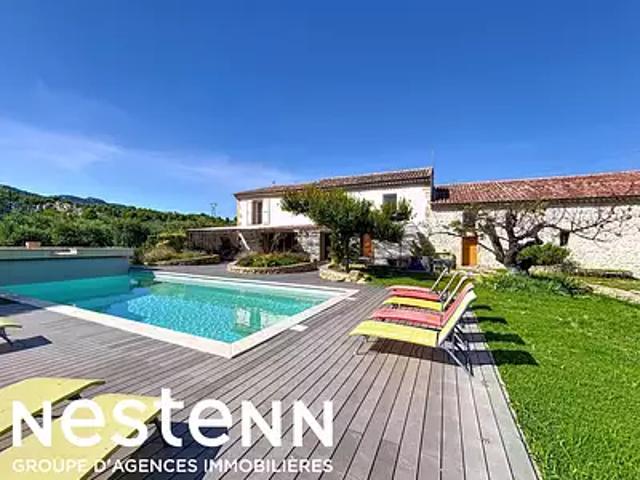 Eyguières 13430 Achat / Vente maison 6 pièces t6 au dernier étage piscine