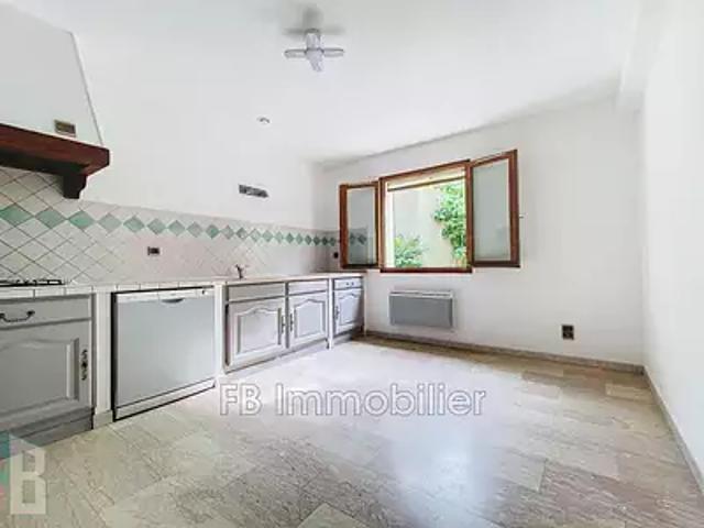Eyguières 13430 Location appartement 2 pièces t2 au dernier étage