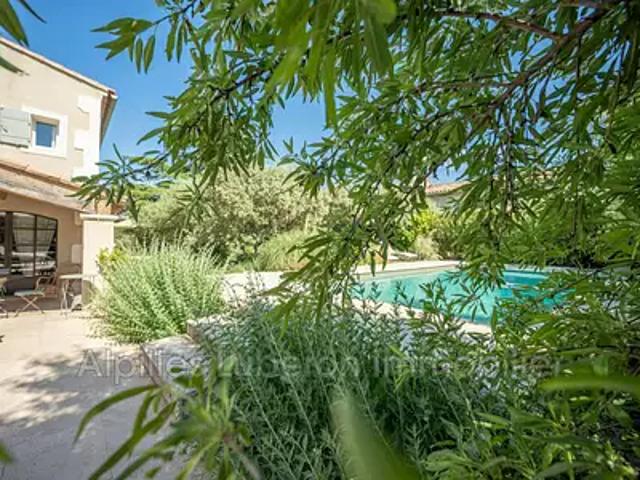 Eygalières 13810 Location maison piscine