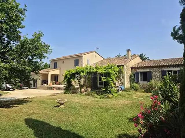 Eyragues 13630 Achat / Vente maison 7 pièces t7 piscine