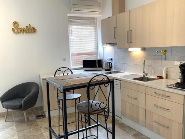 EYRAGUES CENTRE VILLE 2 PIECES 40M² TERRASSE PARKING