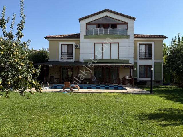 Çeysa Altınkent Geniş Bahçeli Satılık 6+1 Villa