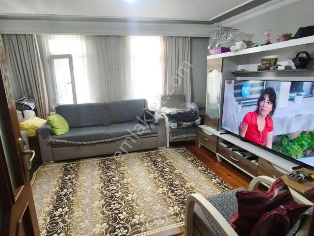 Eyüp Nişancı 2+1 / 80m2 / Düz Giriş / Kombili / 20yıllık Bina / Bahçeli Daire