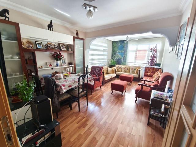 Eyüp Nişancı 2+1 / 85m2 / 4.kat / Metrobüse 2 3 Dk / Kombili / Bakımlı / Yatırımlık