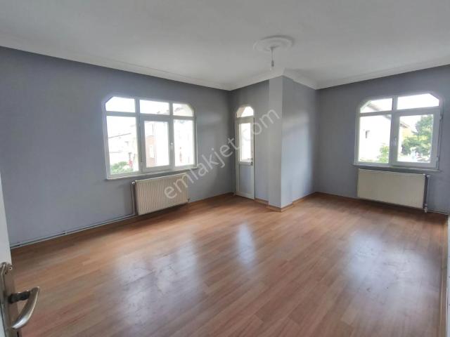 Eyüp Nişancı Metrobüse 3 4 Dk, 2+1, 2.kat, Kombili, Bakımlı, Havadar Daire