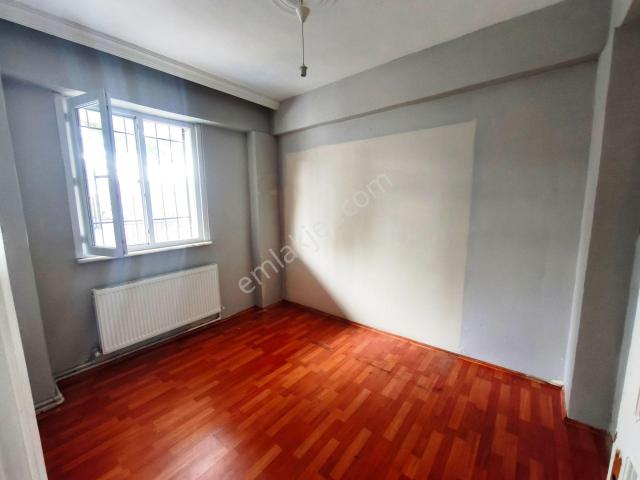 Eyüp Nişancı Meydana Yakın, 1+1, 45m2, Önü Açık, Kombili,zemin Kat Daire