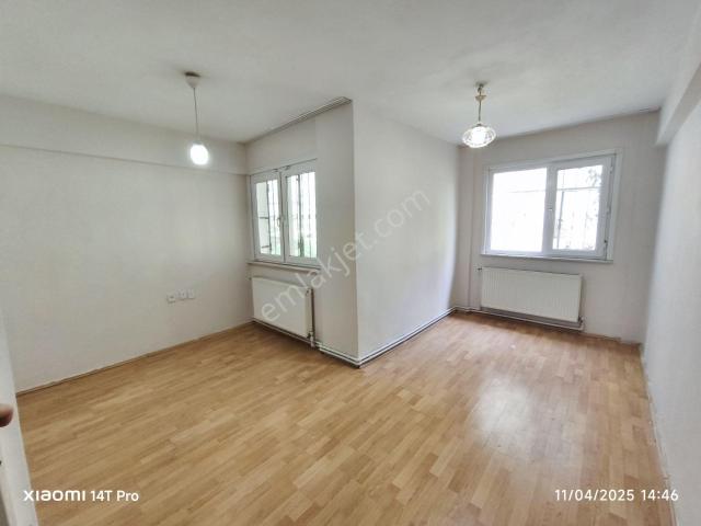 Eyüp Nişancı Onur Sitesinde 2+1 / Düz Giriş / Açık Otoparklı / Kiracılı,temiz Daire