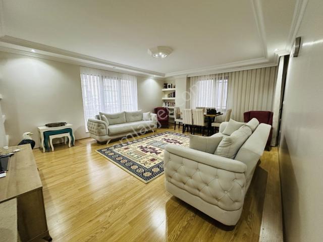Eyüp Göktürk'te Satılık 3+1 Arakat Daire 170m²