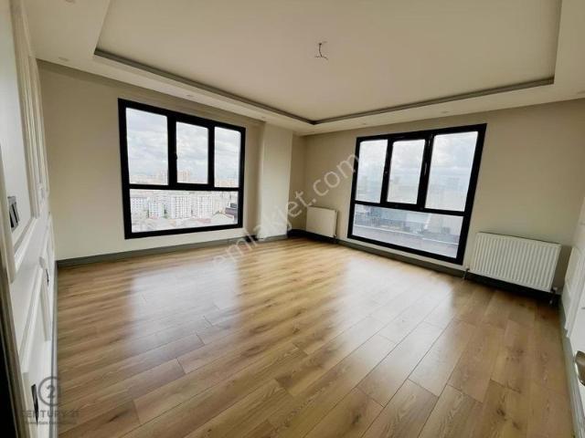 Eyüp Karadolap'ta Rezidans İçerisinde Geniş 2+1 Kiralık Daire