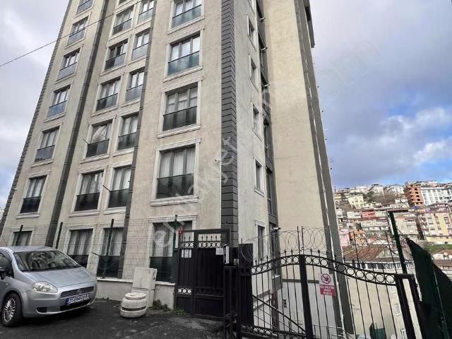 Eyup Sultan Haliç Evlerin'de Sitye De Satılık 80m2 2+1 Daire