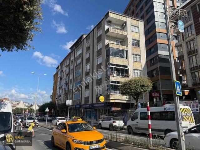 Eyüp Silahtarağa'da Teraslı, Eşyalı 3+1 Kiralık Daire