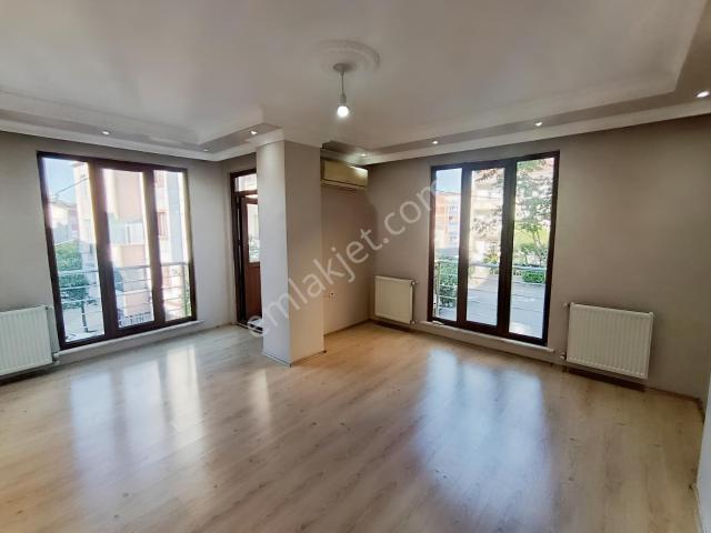 Eyüpsultan, Akşemsettin Kiralık 2+1 Daire 1.kat Temiz