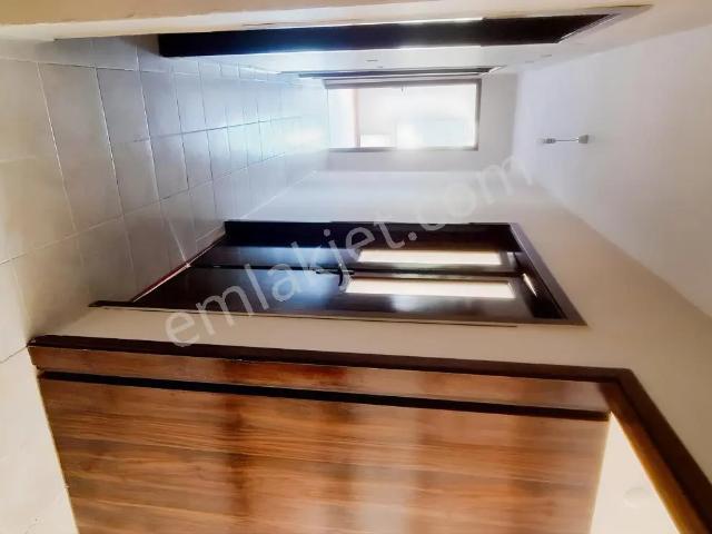 Eyüpsultan Güzeltepe De Belediye Bloklarında Asansörlü 3+1 Daire