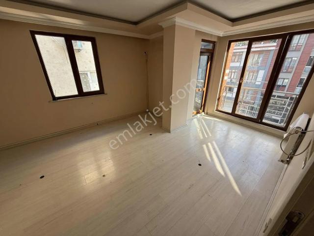 Eyüpsultan Çırçırda Cadde Üstü Satılık 2+1 Daire