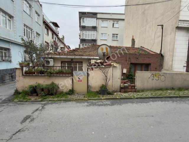Eyüpsultan Ramiyeni’de Köşebaşı 78 Metre² Arsası Olan Gecekondulu Arsa Satılık