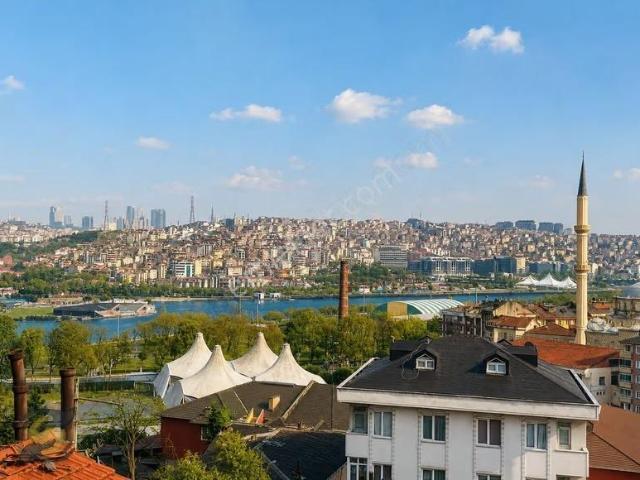 Eyüpsultan Sakarya'da Haliç Manzaralı, Açık Cepheli Ferah Daire
