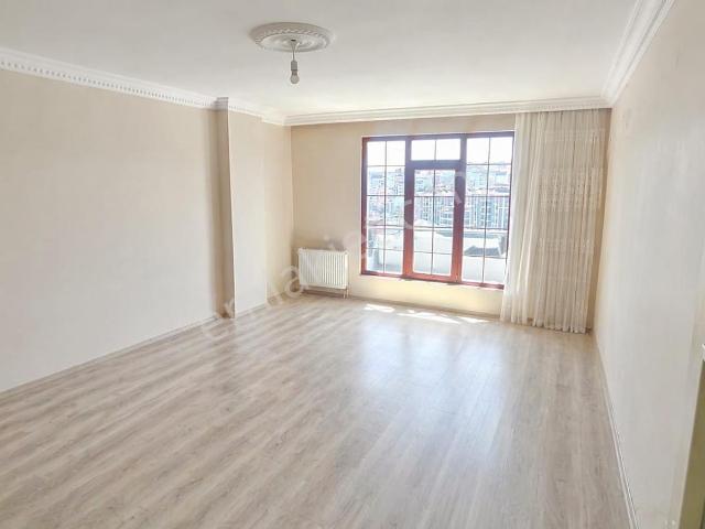 Eyüpsultanda Harika Konumda Manzaralı Satılık 2+1 Arakat Daire