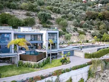 Eze 06360 Location maison 7 pièces t7 piscine