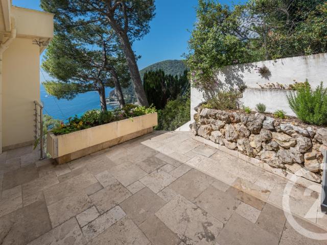 Eze Bord de mer: Cet appartement en triplex offre une vue me. 143m² Eze