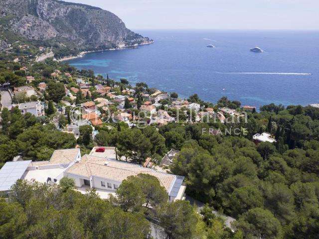 EZE BORD DE MER Ensemble de 2 villas avec vue mer panorami. 670m² Eze