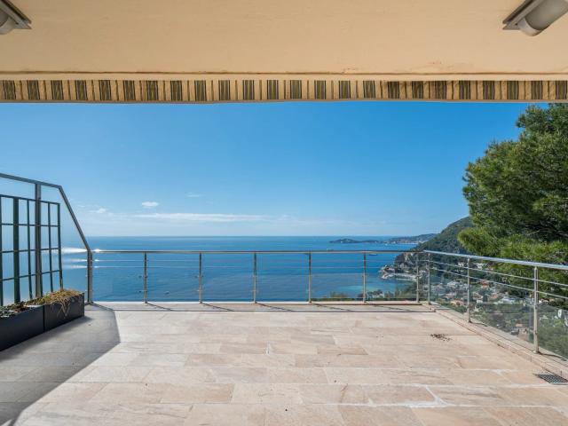 Eze Bord de Mer, on the heights but still within walking dis. 143m² Eze