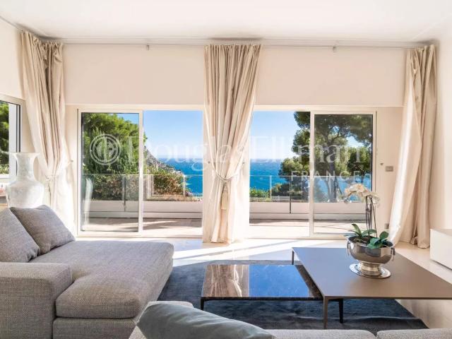 Eze Bord de Mer: Quartier résidentiel, belle contemporaine rénovée, Vue mer époustouflant!