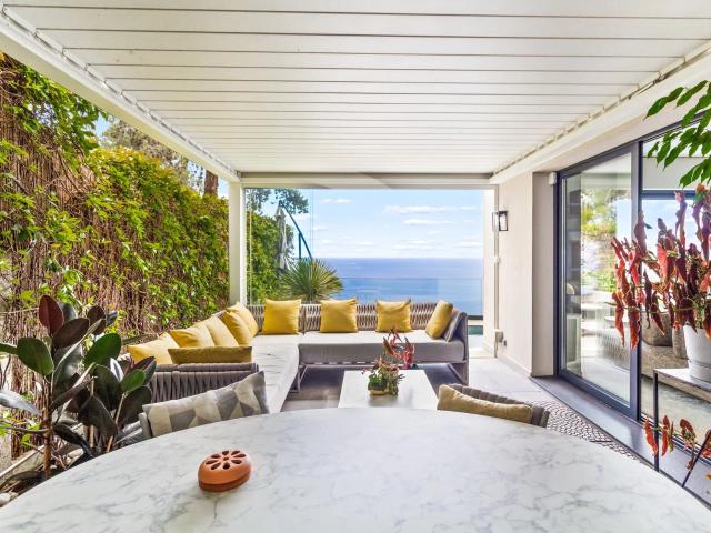 Eze bord de Mer Villa contemporaine avec vues mer et envir. 140m² Eze