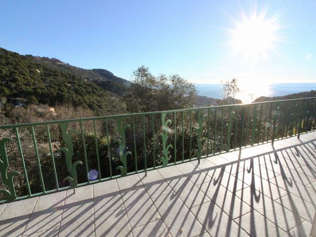 EZE ETAGE INDEPENDANT DANS MAISON DE 2 NIVEAUX