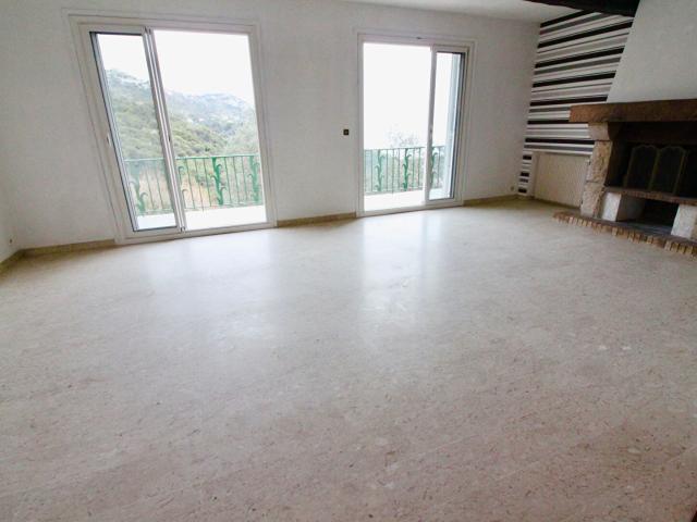 EZE ETAGE INDEPENDANT DANS MAISON DE 2 NIVEAUX