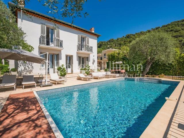 EZE Proche de Monaco, belle propriété récemment rénovée av. 280m² Eze