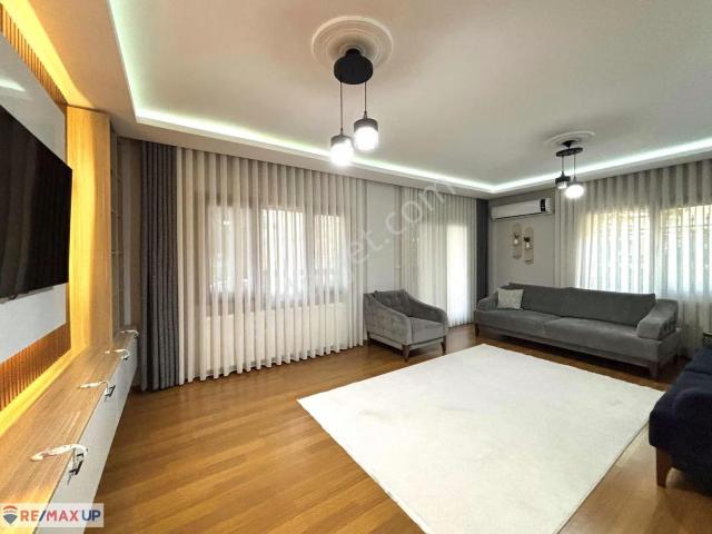 Ezgi Emek'ten Satılık Merkezi Konumda Çift Cephe Çift Balkon 2+1