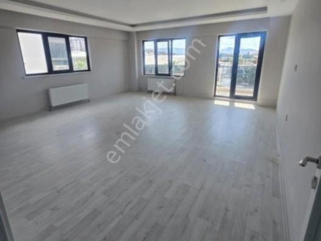 Ezine Cumhuriyet Mahallesi Pazaryeri Karşısı 2+1 Kiralık Daire