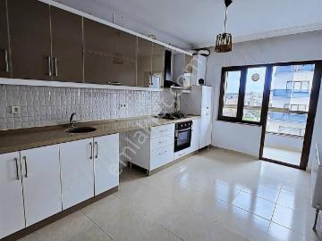 Ezine Pazaryeri Yanında Cadde Üstü 3+1 Ara Kat Satılık Daire