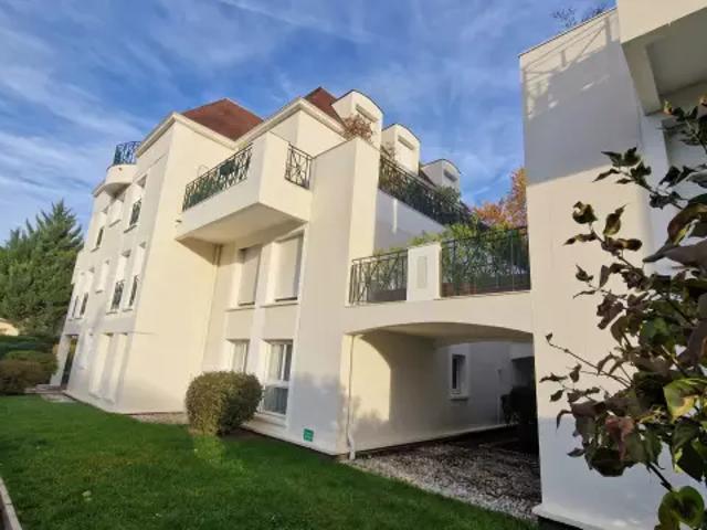 F3 65m² centre ville de Croissy