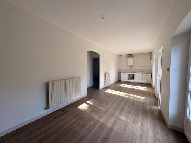 F3 1ER GAUCHE avec balcon