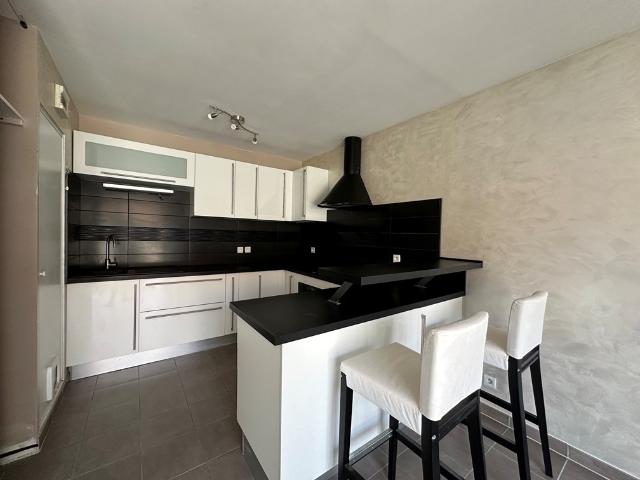 F3 2 Chambres + parking / à pied de la gare