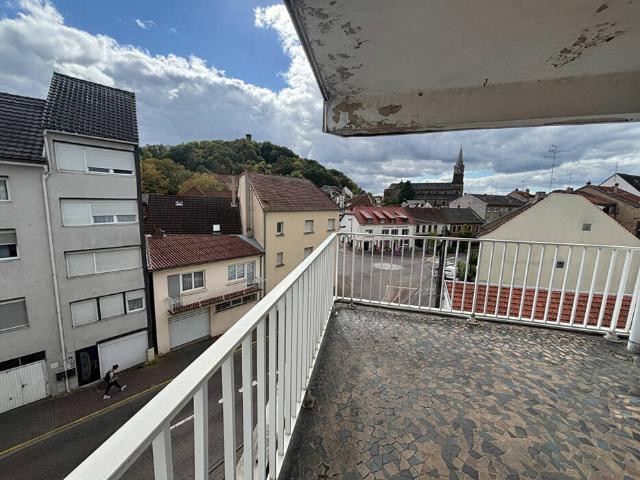 F3 avec balcon, cave et ascenseur chauffage inclus