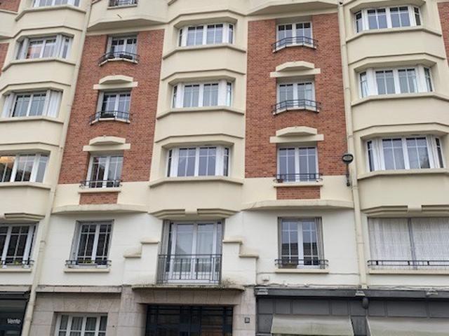 F3 avec cachet et Balcon, République Sébastopol !