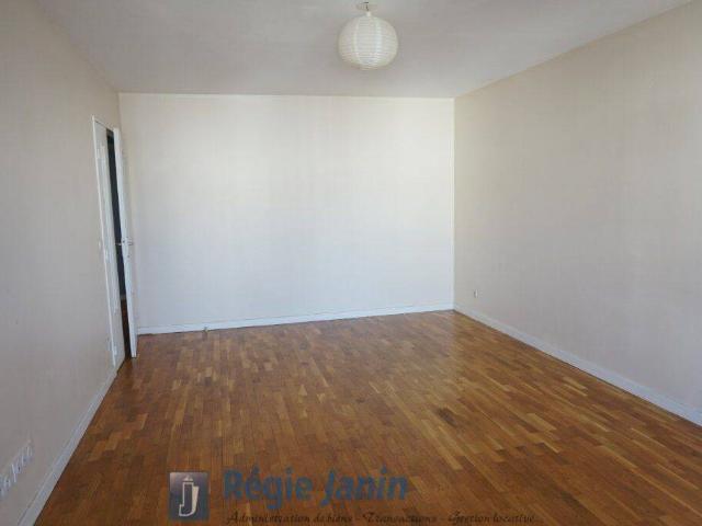 F3 BALCON 17 RUE DU PRESBYTERE LYON 8