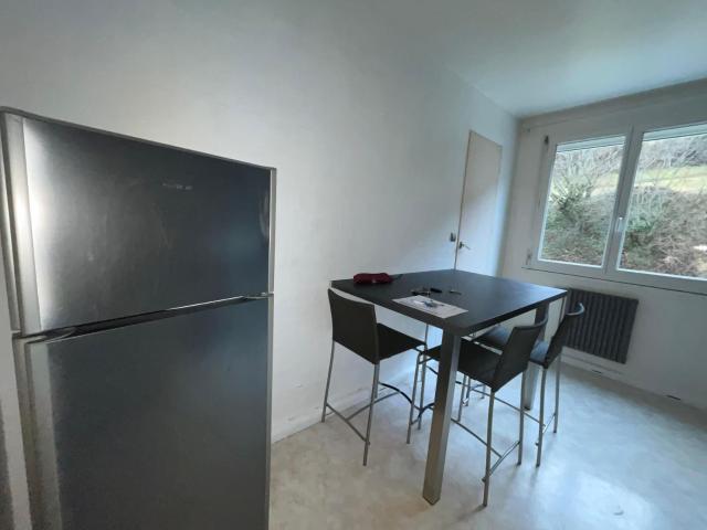 F3 dans copropriété calme et sécurisée Rue Nicéphore.