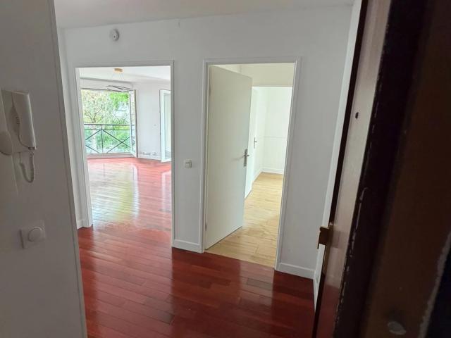 F3 / GONESSE balcon parking s possibles en plus