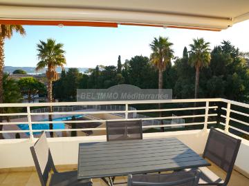 F3 POUR 4 PERSONNES + TERRASSE + STATIONNEMENT