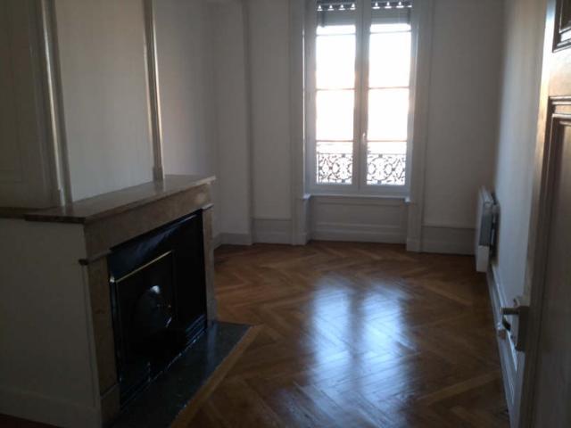 F3 Place RASPAIL Lyon 7