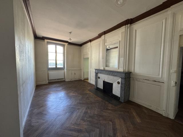 F3 ST CHAMOND RUE DU GARAT