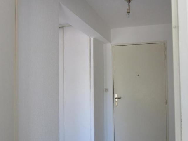F2 48.1 m². Cuisine Equipée Américaine