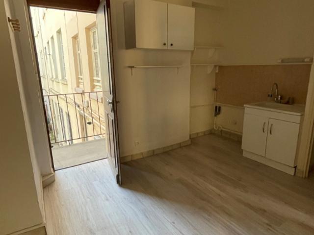 F2 10 RUE IMBERT COLOMES 69001 LYON